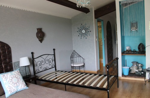 Latrape Bed & Breakfast | Bed and breakfast for 3 people Portes Du Désert with outdoor pool and jacuzzi.