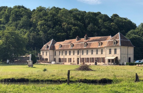 Rollainville Bed & Breakfast | Bed and Breakfast 'D'hôte Simple' with Shared Terrace, Private Garden and Wi-Fi