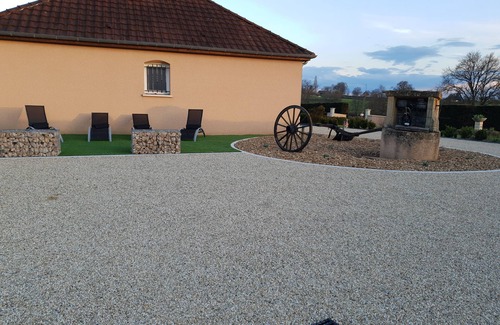 Versaugues Bed & Breakfast | Bed and breakfast in country house