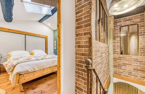 Noaillan Bed & Breakfast | Bed and Breakfast 'L'orée De Lansot - Chambre Atelier' with Shared Terrace, Shared Garden and Wi-Fi