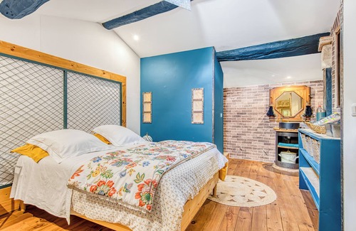 Noaillan Bed & Breakfast | Bed and Breakfast 'L'orée De Lansot - Chambre Atelier' with Shared Terrace, Shared Garden and Wi-Fi