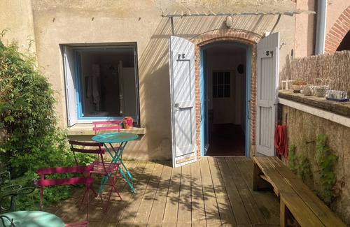 Coufouleux Bed & Breakfast | Bed and breakfast with outdoor courtyard. 500m from train station.