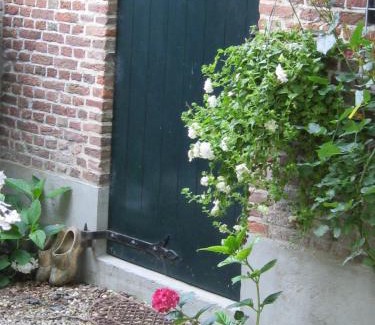 Weurt Bed & Breakfast | Bed and Garden Alde Coninckshof