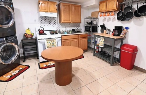 Jersey City Apartment | Bed & Breakfast Style Home; 3 bdrms! Free Parking!nn