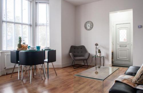 Kempston Apartment | Bedford Rd Apartment Ideal for Hospital & Town Centre