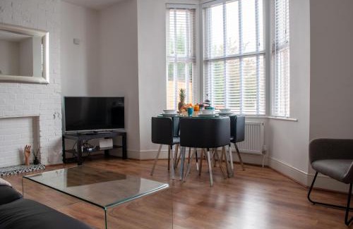 Kempston Apartment | Bedford Rd Apartment Ideal for Hospital & Town Centre