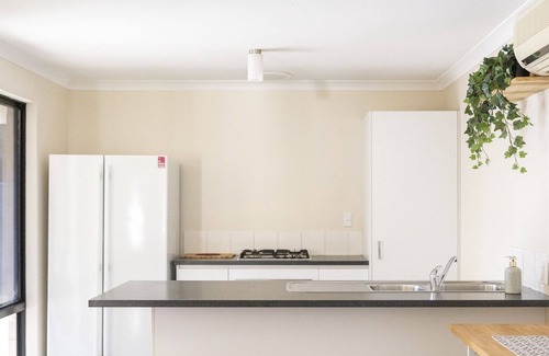 Midvale Bed & Breakfast | Bedroom 2:Free Wifi, Double Size Bed, Ceiling Fan