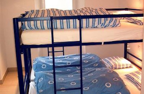 Les Marecottes Bed & Breakfast | Bedroom 2 with en-suite bathroom