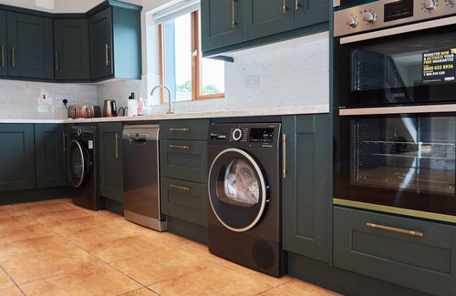 Dromod House | Bedroom 3, triple room sleeps 3, en-suite