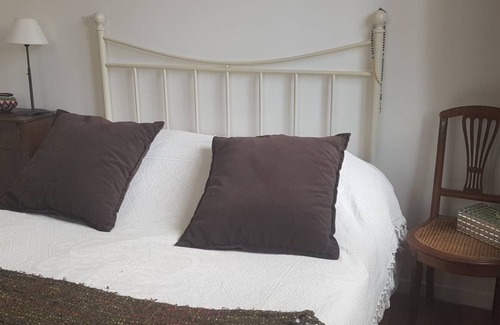 Merignac House | Bedroom for two persons with bathroom in quiet stone house close to everything