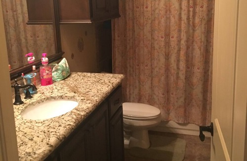 Moore House | Bedroom in a beautiful home close to OU or OKC