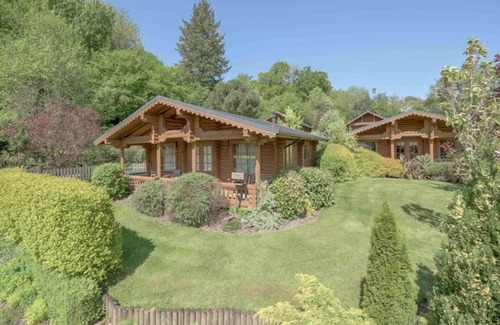 Aymestrey Cabin | 'Beech' Log cabin with hot tub