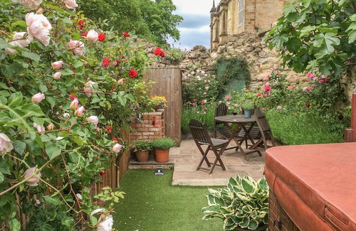 Malton Apartment | BEECH VIEW, character holiday cottage, with hot tub in Malton