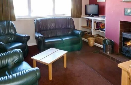 Ballindalloch Cottage | BEECH YARD COTTAGE, pet friendly, with open fire in Tomintoul