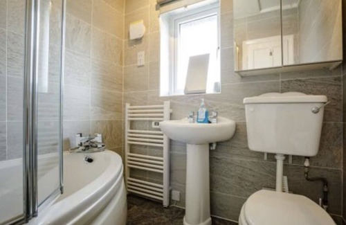 Seahouses House | Beechcroft Cottage - Seahouses Northumberland - Coastal, Harbour, Beach, Parking