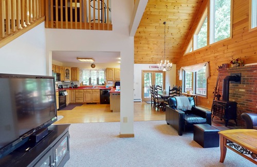 East Haven Rutland County House | Beechwood Home - 4 Bedrooms and 3 Baths, sleeps 10