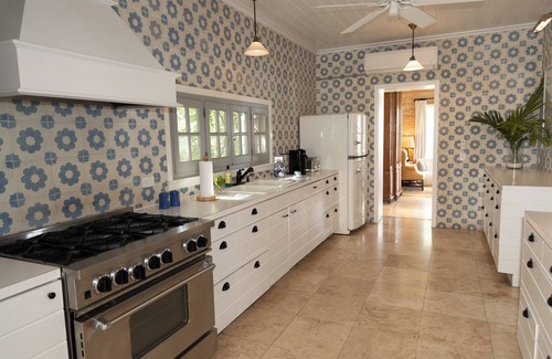 Dunmore Town House | Beehive Harbour Island. Luxury Dream World on the Bay. Private dock and pool