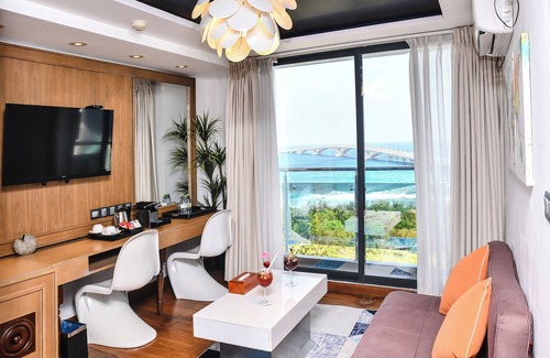 Male Hotel | Beehive Premier