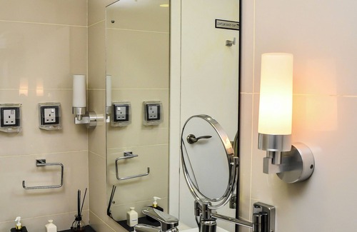 Male Hotel | Beehive Premier