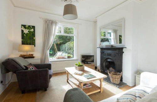 Belfast House | Beersbridge Cottage near Titanic Centre & Airport