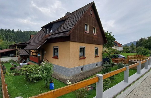 Steinwiesen Apartment | Behagliche Ferienwohnung 50qm im Obergeschoss mit Garten und Freisitz