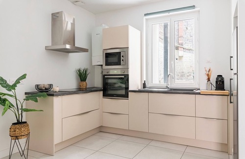 Saint-Etienne Apartment | Beige hospitalité - Capucine - Floral charmant chaleureux wifi Netflix
