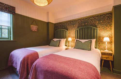 Churt Hotel | Bel And The Dragon-Churt