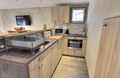 Meribel-Mottaret Apartment | Bel appartement cosy de 50m² pour 4 pers, pied des pistes Méribel Mottaret avec terrasse et parking - FR-1-411-913
