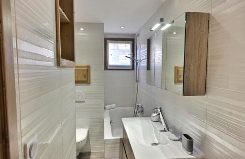Meribel-Mottaret Apartment | Bel appartement cosy de 50m² pour 4 pers, pied des pistes Méribel Mottaret avec terrasse et parking - FR-1-411-913