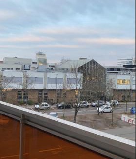 Faubourg North Apartment | Bel appartement lumineux de 100m2 6 places 3 chambres au 3e étage avec ascenseur -A 5mn à pied du parc des expositions congrès de Dijon et ENG et 10mn du centre ville place Parking devant l'immeuble