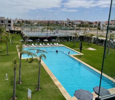 Sidi Rahal Apartment | Bel appartement pied sur mer vue imprenable sur piscine et jardins