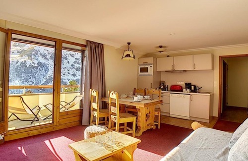 Les Menuires Apartment | Bel appartement rénové 2 pièces proche des pistes avec balcon, sauna, hammam et WIFI - FR-1-344-145