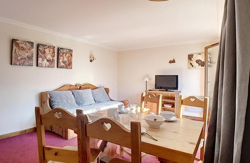 Les Menuires Apartment | Bel appartement rénové 2 pièces proche des pistes avec balcon, sauna, hammam et WIFI - FR-1-344-145