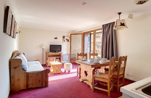 Les Menuires Apartment | Bel appartement rénové 2 pièces proche des pistes avec balcon, sauna, hammam et WIFI - FR-1-344-145