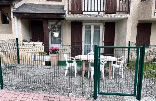Bielle Apartment | Bel appartement T2 refait à neuf avec piscine couverte de juin à fin septembre