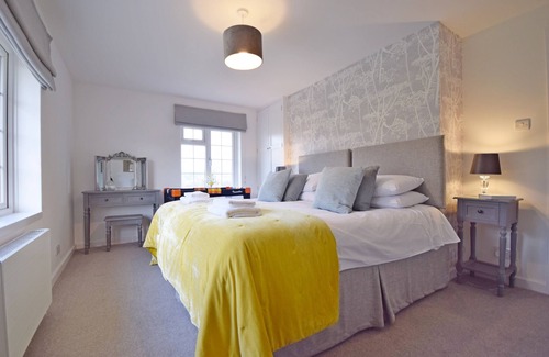 Birdham House | Bell Lodge, Birdham - a family house that sleeps 12 guests in 7 bedrooms