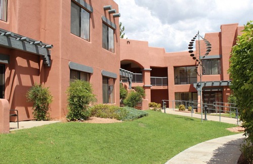 Oak Creek Condo | Bell rock Inn - Studio · Sedona Bell Rock Views. Studio Suite