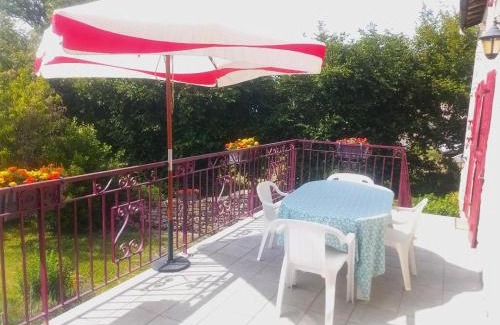Montrol-Senard Bed & Breakfast | BELLA - chez Florence , chambres d'hôtes, Montrol Sénard