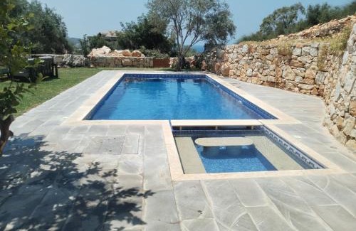 Batroun House | Bella Guesthouse with Garden, Pool & Jacuzzi
