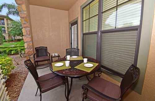 Regal Palms Apartment | Bella Piazza Luxury Ground Floor Apt with Great Communal Facilities