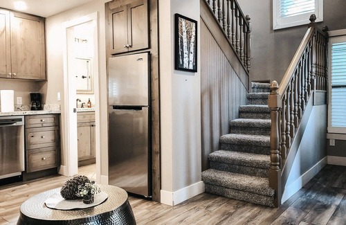 Flagstaff Cottage | BellaVue Estate Cottage Chalet #1 - Cozy Cute & Clean, Central location