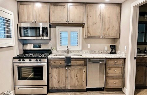 Flagstaff Cottage | BellaVue Estate Cottage Chalet #1 - Cozy Cute & Clean, Central location