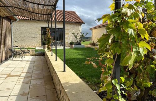 Beaumont Saint-Cyr Bed & Breakfast | Belle An Pierre chambre d hôte & spa "Tuffeau'