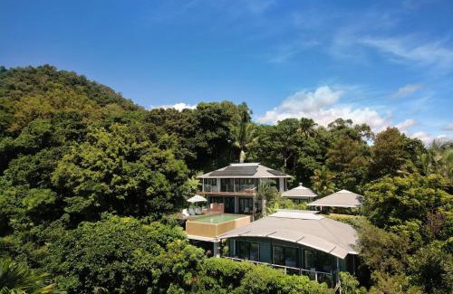 Trinity Beach House | Belle Escapes Trinity Blue Oceanview Home