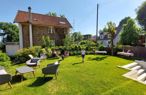 Garches House | Belle Maison Familiale Proche de Paris et Versailles, 6-7 Chambres, 10-13 Pers