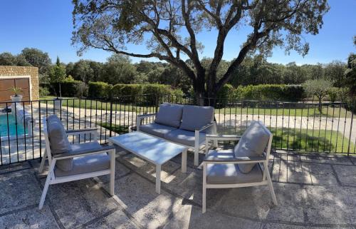 Grignan Villa | Belle villa avec piscine intérieure et piscine extérieure Gite Les Aiguiers
