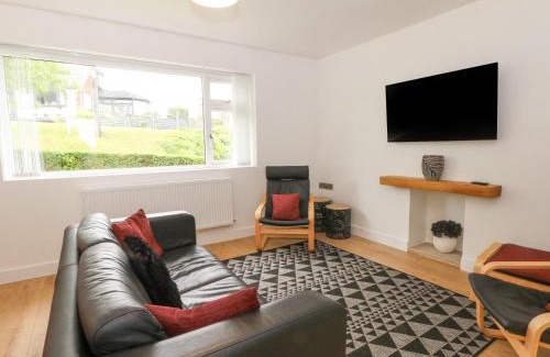 Mow Cop House | Belle Vue