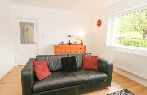 Mow Cop House | Belle Vue