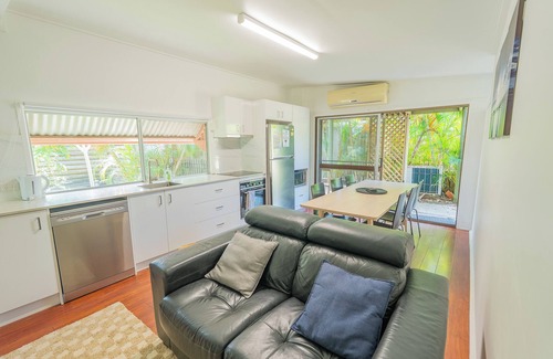 Amity Point Cabin | Belles on Ballow - Wombat Lodge