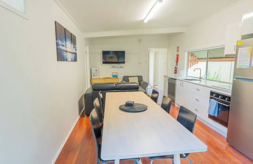 Amity Point Cabin | Belles on Ballow - Wombat Lodge